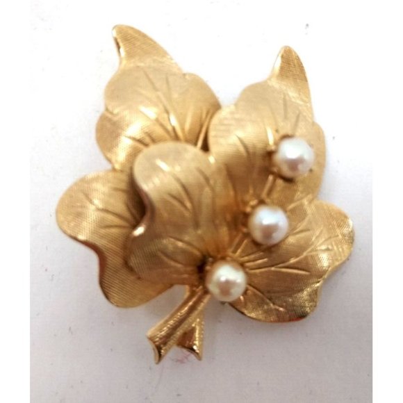 Brooch Two Leaves Overlapping w 3 Faux Pearls 1 3/4" x 1 1/2" Unbranded - Picture 1 of 2